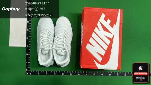 Akita Maxtn Shock-Absorbing Sneakers