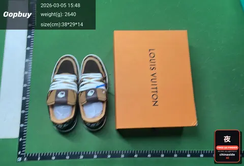 Men's And Women's Sneakers