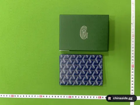 Dog-Tooth Pattern Passport Holder