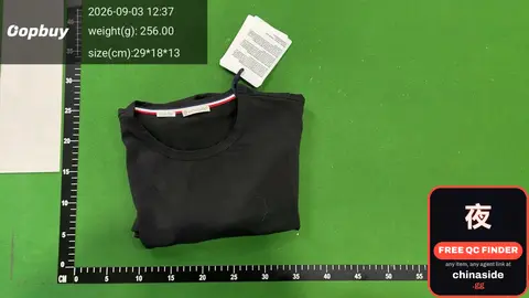 Tricolor Sleeve Edge T-Shirt