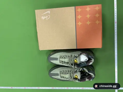 Reflective Low-Top Running Shoes