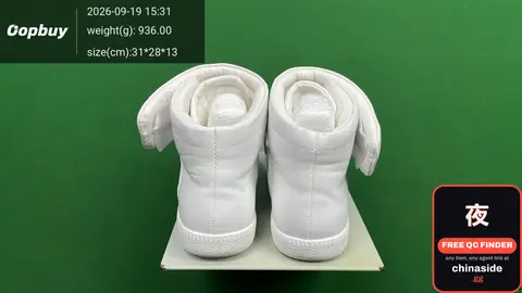Low-Top Round-Toe Sneakers