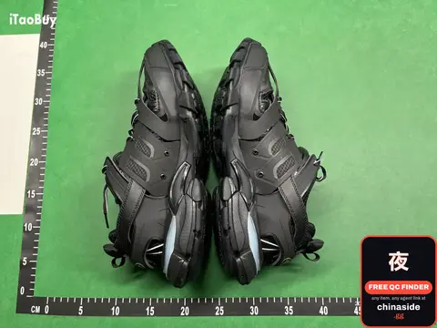 Led All Black Sneakers
