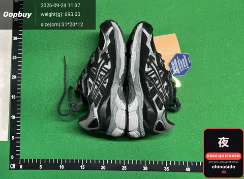 Asics Sneakers