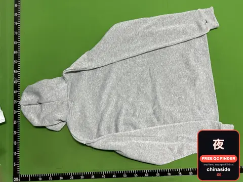 Supreme Streetwear Fleece-Lined Hoodie