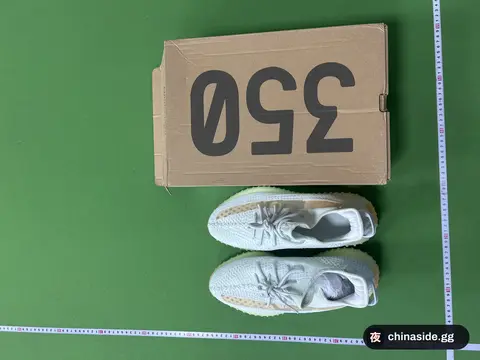 Yeezy 350 V2 Boost Sneakers