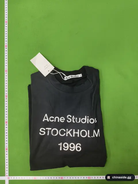Distressing Logo Letter-Print T-Shirt