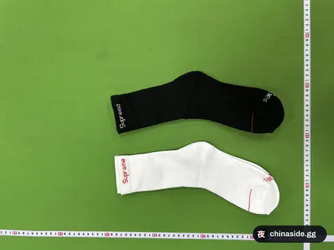 Supreme Socks