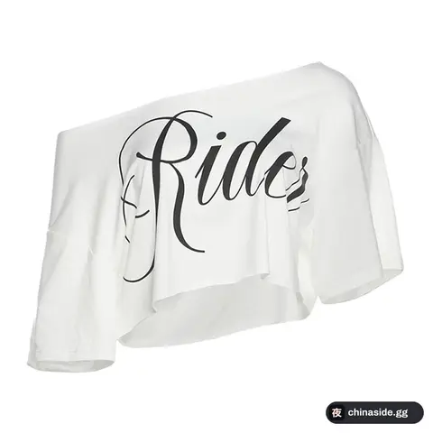 Slanted collar and long sleeves