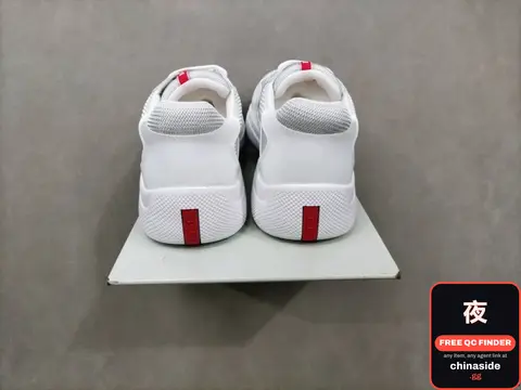 Joker Sneakers