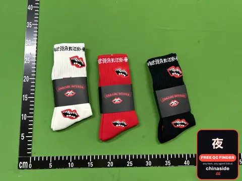 Red Lips Mid-Pile Socks