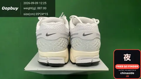 Air Zoom Vomero 5 Sneakers