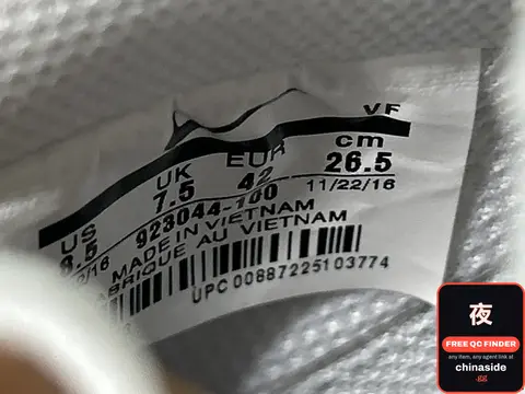 DC Sneakers