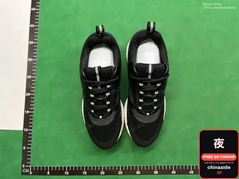 B22 Runner Sneakers