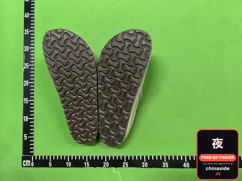 Low-Top Vintage Suede Shoes