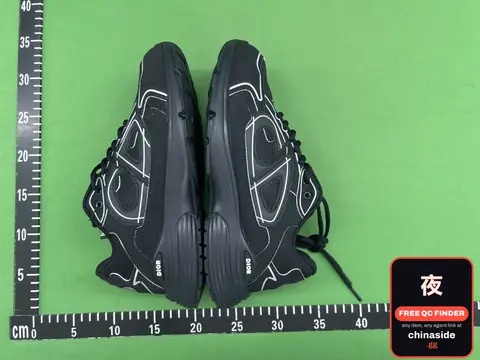 Nike Air Max 90 Sneakers