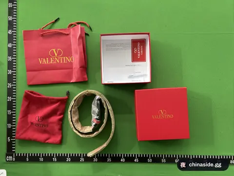 V Letter Buckle Fashion Belt