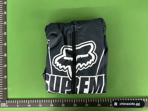 Supreme Hooded Sweatshirt