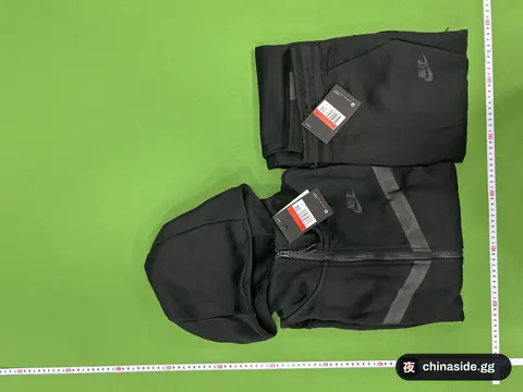 DX38 Hooded Zip-Up Jacket and Sweatpants Set