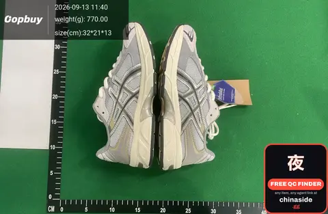 Asics Sneakers