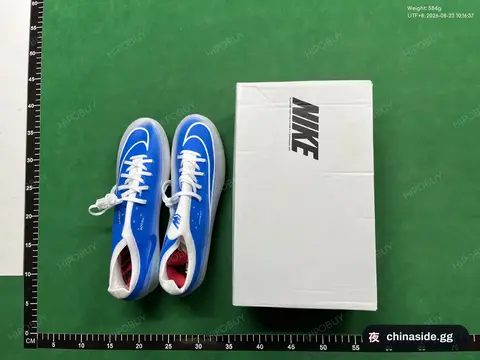 Low-Top Soccer Shoes