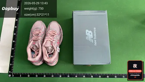 New Balance 740 Sneakers