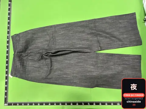 Red-Rimmed Baggy Jeans