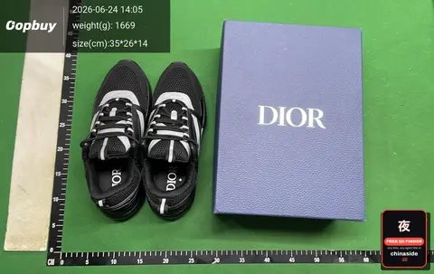 Fashionable Sports Shoes