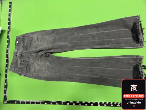 Distressed Wide Leg Jeans