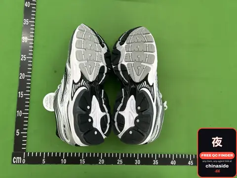 Omni 9 Sneakers