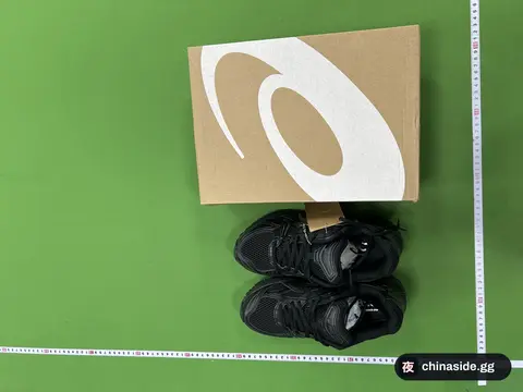 Asics Sneakers