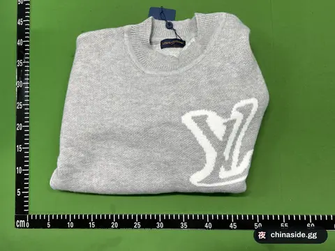 Left White Edge Tricolor Sweater