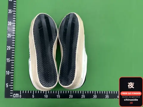 Low-Top Dirty Shoes